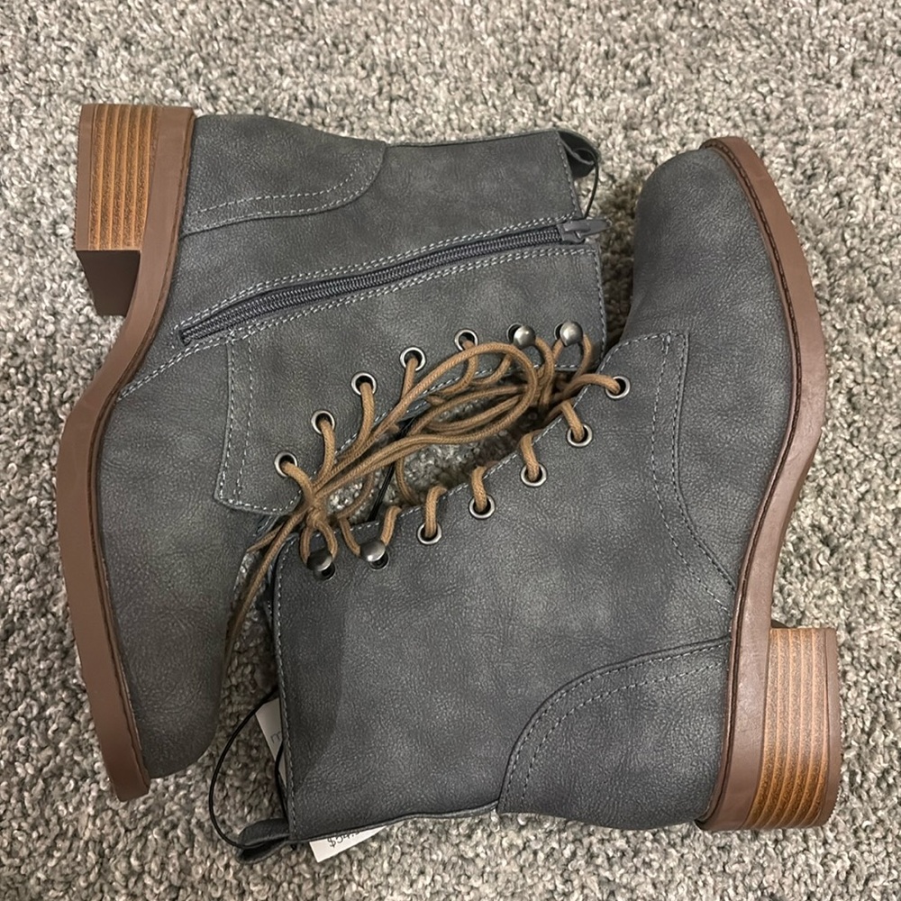 Combat boots
